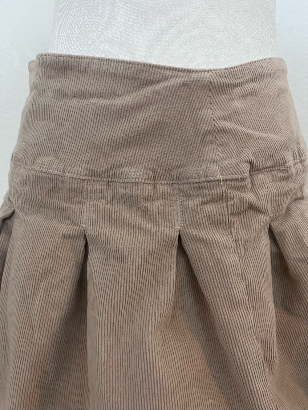 American Eagle Corduroy Pleated Mini Skirt – Beige/Taupe – Size Small - Picture 2 of 6